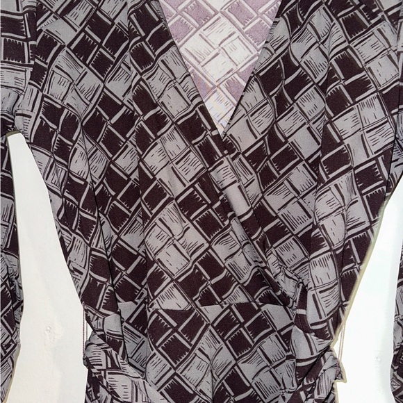 Gray/purple printed polyester/spandex fitted belted dress - Picture 1 of 3